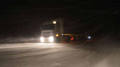 Yoğun kar geçit vermedi! Araçlar mahsur kaldı