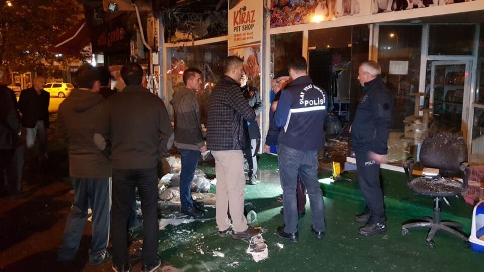 Pet shop'ta kahreden yangın!