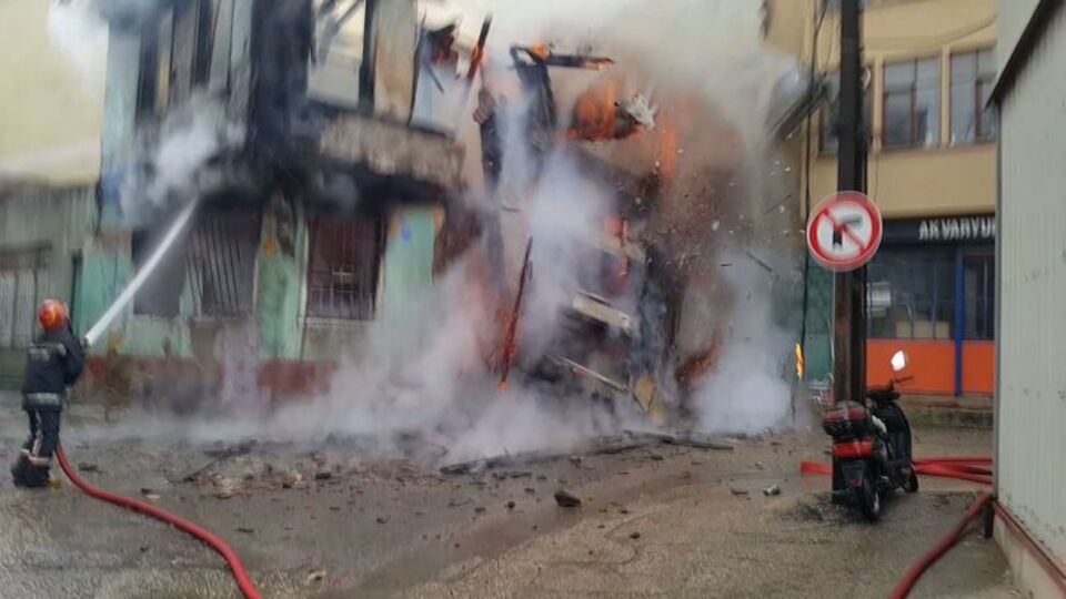 Bursa'da tarihi çarşıda yangın!