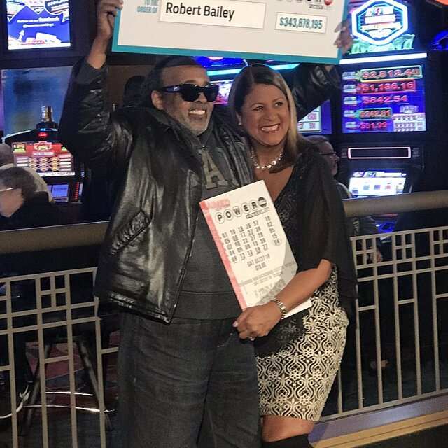 25 yıl aynı sayılarla loto oynadı, 343,9 milyon dolar kazandı!