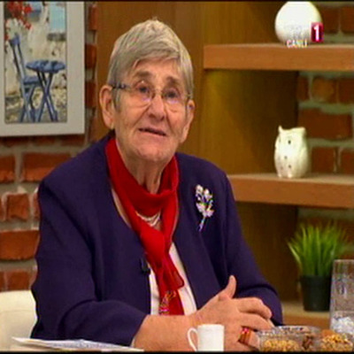 Ünlü profesör canlı yayında türkü söyledi!