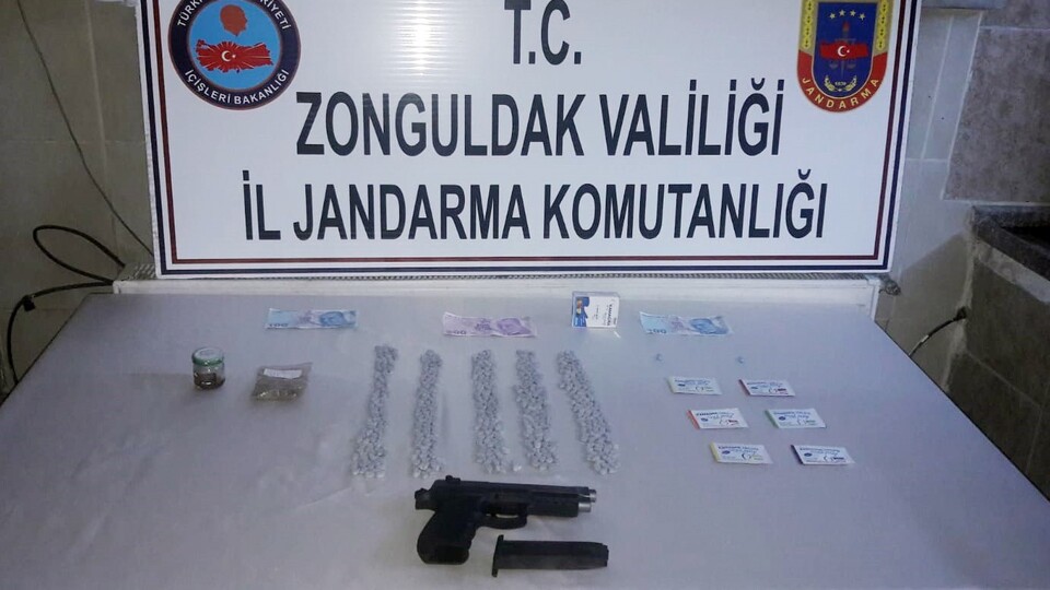 Okul müdürü uyuşturucuyla yakalandı