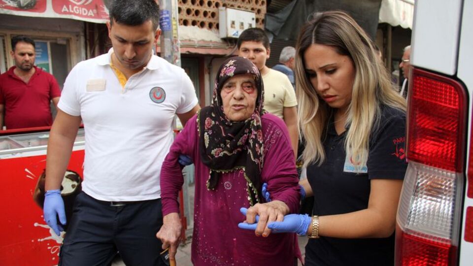 Ünlü sanatçının kuzeni annesini bu hale getirdi!