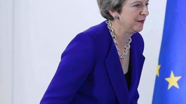 May'den 'görevimin başındayım' mesajı