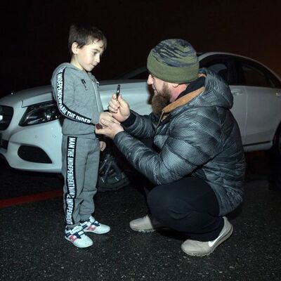 Çeçen liderden rekortmen çocuğa araba hediyesi