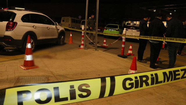 Hastane otoparkında silahlı kavga: 2 ölü