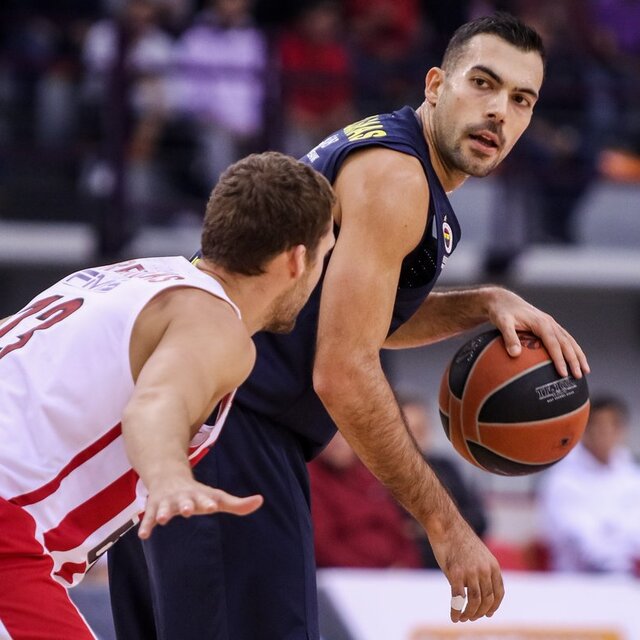Fenerbahçe, Olympiakos'u devirdi