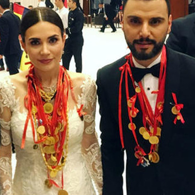 Düğünde takılan altınları ne yaptılar?