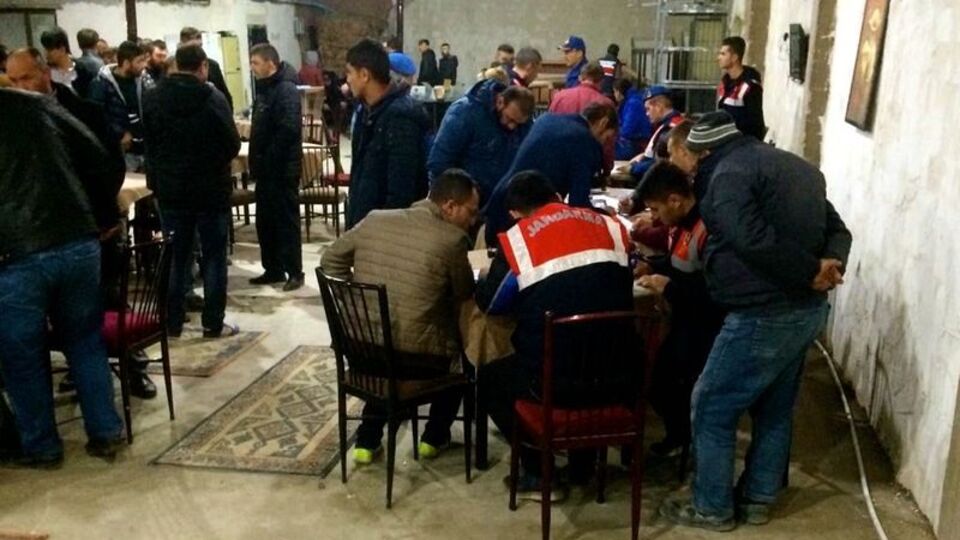 Jandarmadan baskın... Tuğla fabrikasında kumar operasyonu!