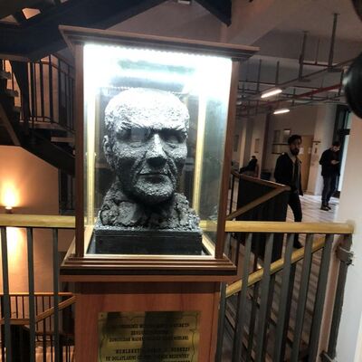 Korumaya alındı... Maden işçisi kömürden yaptı!