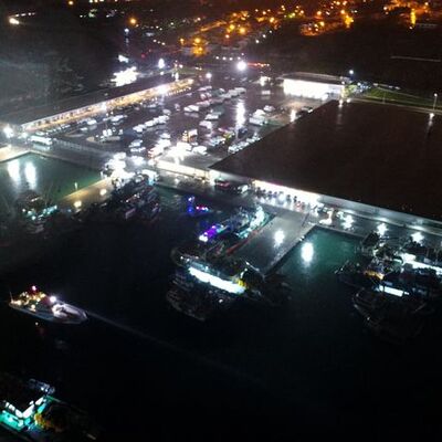 Karadan ve denizden dev baskın!