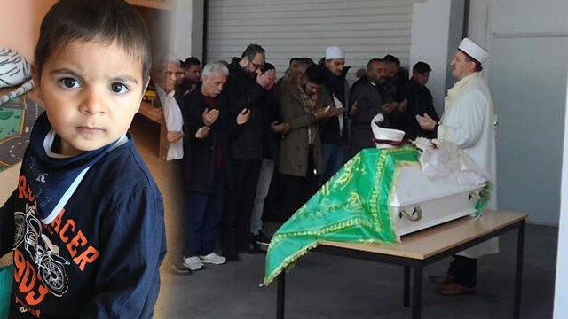 Alman koruyucu ailenin evinde ölen minik Savaş, son yolculuğuna uğurlandı
