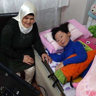 SMA hastası Hatice'nin ilaç sevinci