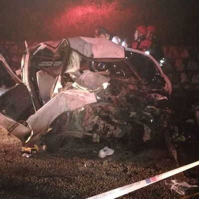 Feci kaza! TIR ile otomobil kafa kafaya çarpıştı