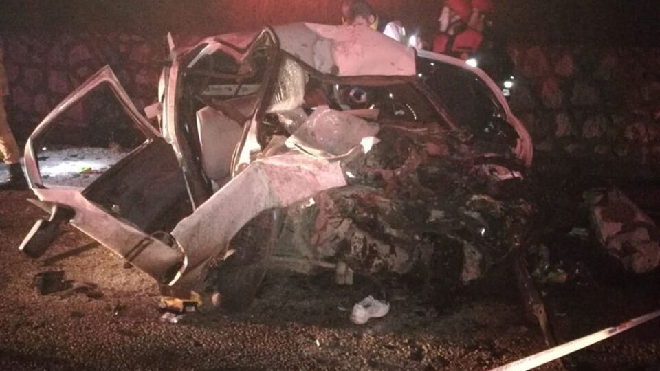 Feci kaza! TIR ile otomobil kafa kafaya çarpıştı