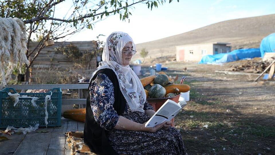 Hem kitap kurdu hem de gezgin! Türkiye onu konuşuyor!