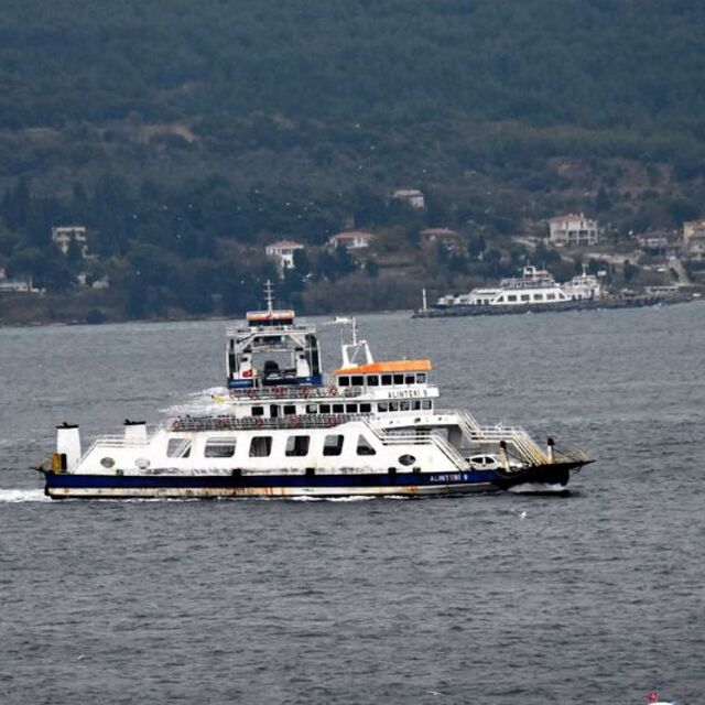 Kuzey Ege'de feribot seferlerine fırtına engeli