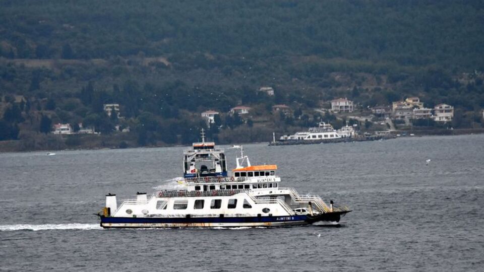 Kuzey Ege'de feribot seferlerine fırtına engeli