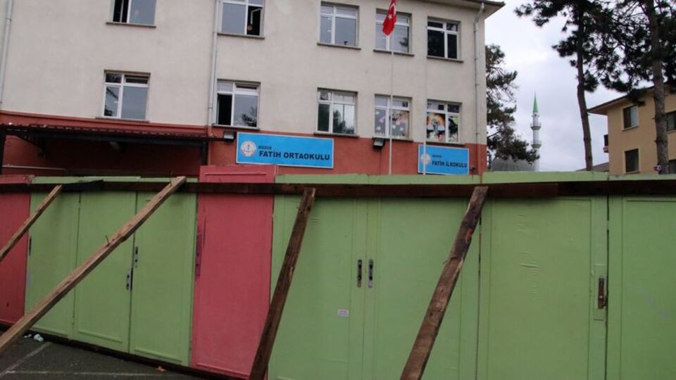 2 yıldır yıkılmayı bekliyor! Alınan önlem akılalmaz!