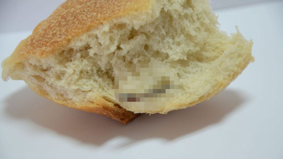 Bilecik'te ekmeğin içinden fare kuyruğu çıktı