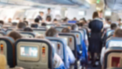 Uçakta hostese yapılan şaka ortalığı karıştırdı