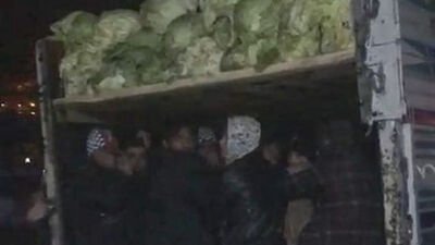 Umut tacirlerinde sınır yok! Lahana kamyonetinden 38 göçmen!