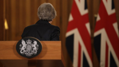 May'den viski itirafı: Zorlukları aşmama yardım ediyor