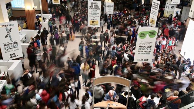 Vatandaşlardan kitap fuarına büyük ilgi
