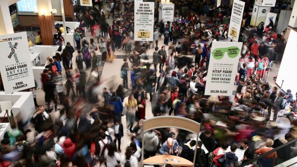 Vatandaşlardan kitap fuarına büyük ilgi