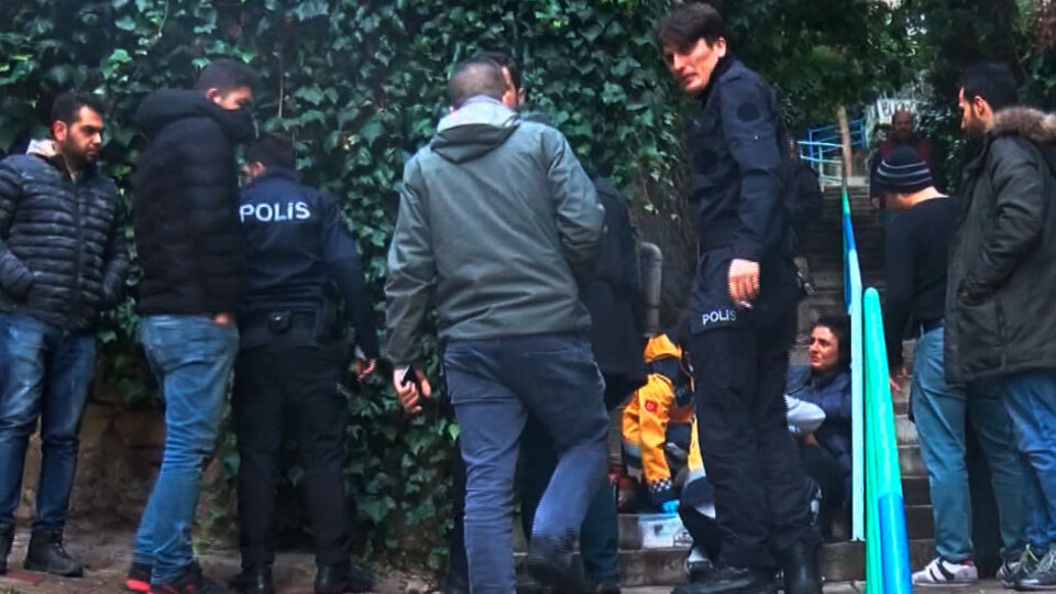 Beyoğlu'nda bıçaklı dehşet! Delil kalmasın diye bunu yapmış!