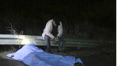 Manisa'da feci kaza! Ölen kuzeninin başından ayrılamadı