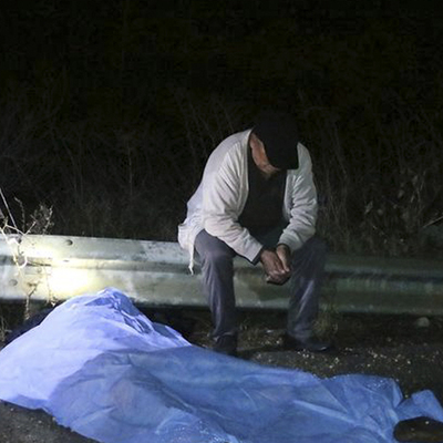 Manisa'da feci kaza! Ölen kuzeninin başından ayrılamadı