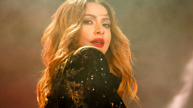 Hadise'den cesur poz: Selam güzelim!