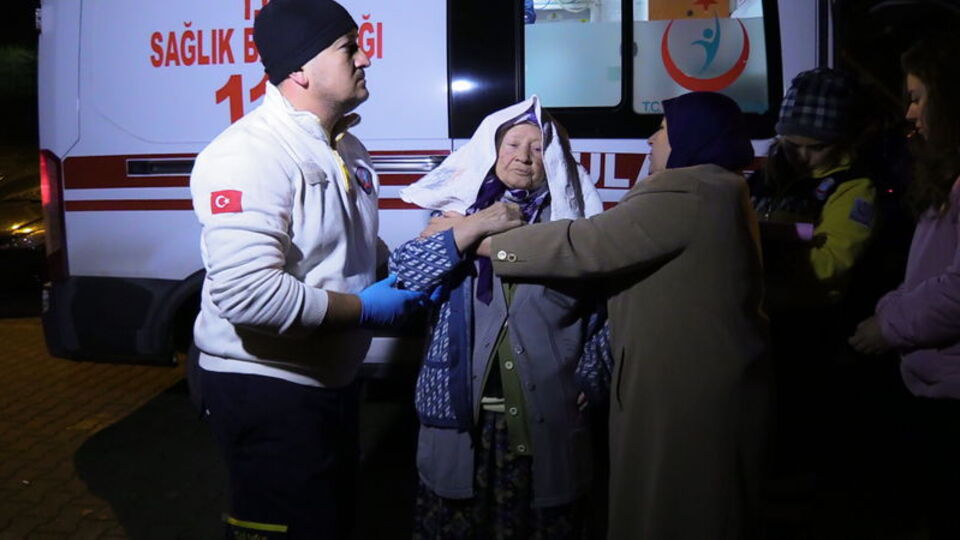 8 katlı binada yangın paniği!
