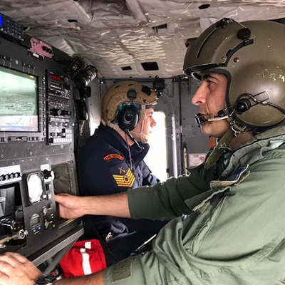 Ege'de mahsur kalan 44 göçmen kurtarıldı