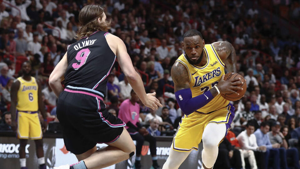 LeBron'dan eski takımına 51 sayı