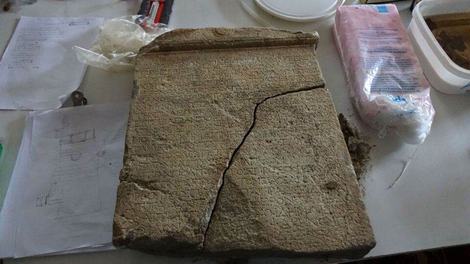 Antandros'ta 2 bin 200 yıllık kararname bulundu