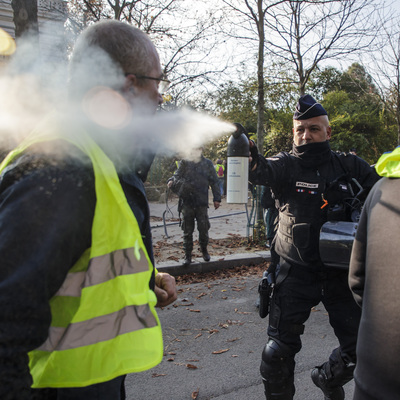 Fransa'da benzin isyanı! 3 depoya ulaşımı kapattılar!