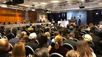 Bir haftada 2 milyar dolarlık rekor satış!