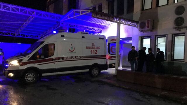 Eşlerin bıçaklı kavgası kanlı bitti: 2 yaralı