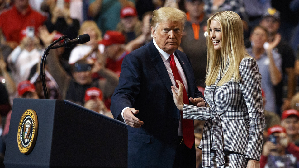 Trump, Clinton'u eleştirmişti, Ivanka aynısını yaptı!