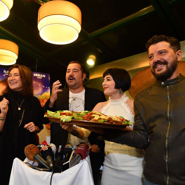 Ata Demirer: 'Bir çocuk daha geliyor'