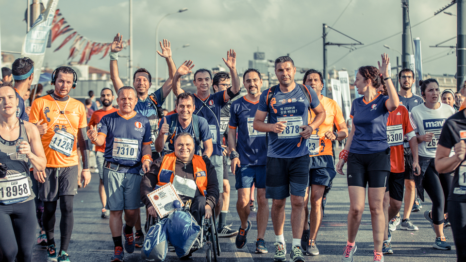 Maraton'da koşan ODTÜ'lülerin burs kampanyası devam ediyor