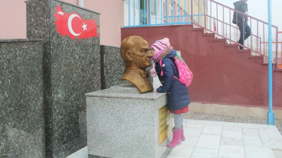 Minik Zeynep'in Atatürk sevgisi! Her sabah aynı şeyi tekrar ediyormuş
