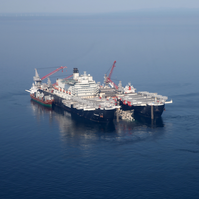 TürkAkım boru hattını döşeyen dev: Pioneering Spirit