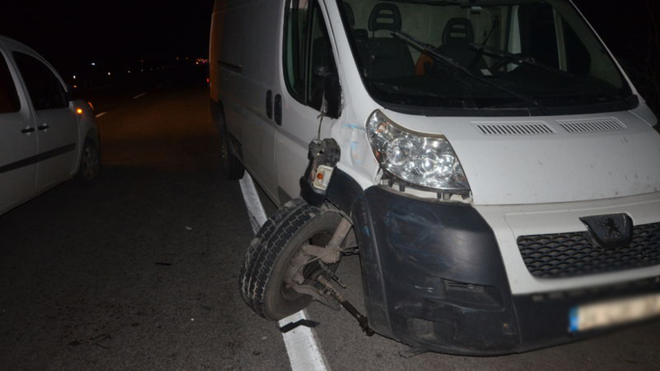 Kamyonet ile jandarma aracı çarpıştı: 2 yaralı