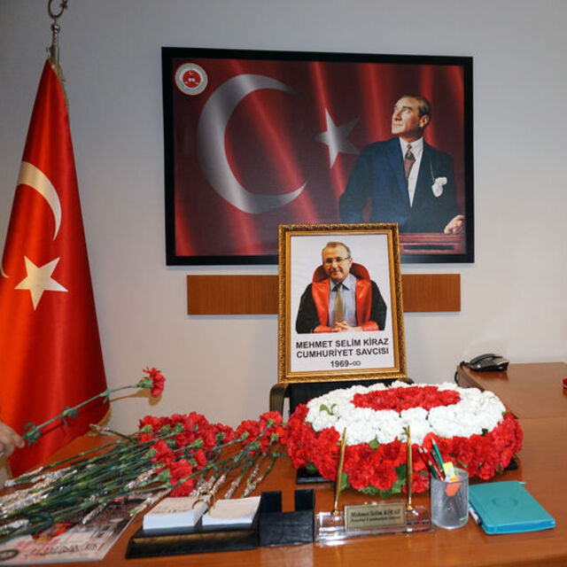 Şehit Savcı Mehmet Selim Kiraz davasında 9 kişi için kırmızı bülten