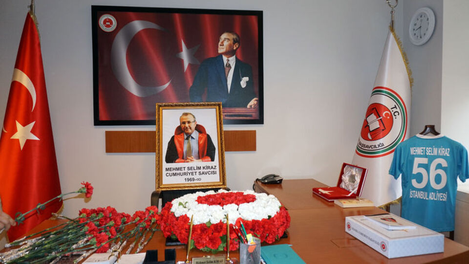 Şehit Savcı Mehmet Selim Kiraz davasında 9 kişi için kırmızı bülten
