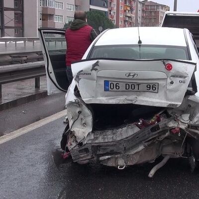 D-100’de 6 araç birbirine girdi: 2 yaralı