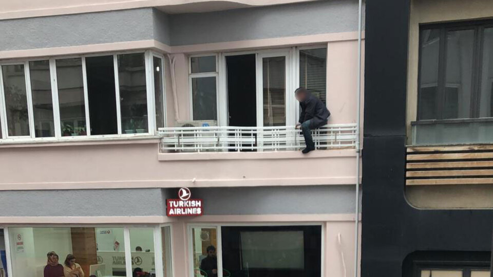 Taksim Talimhane'de intihar girişimi